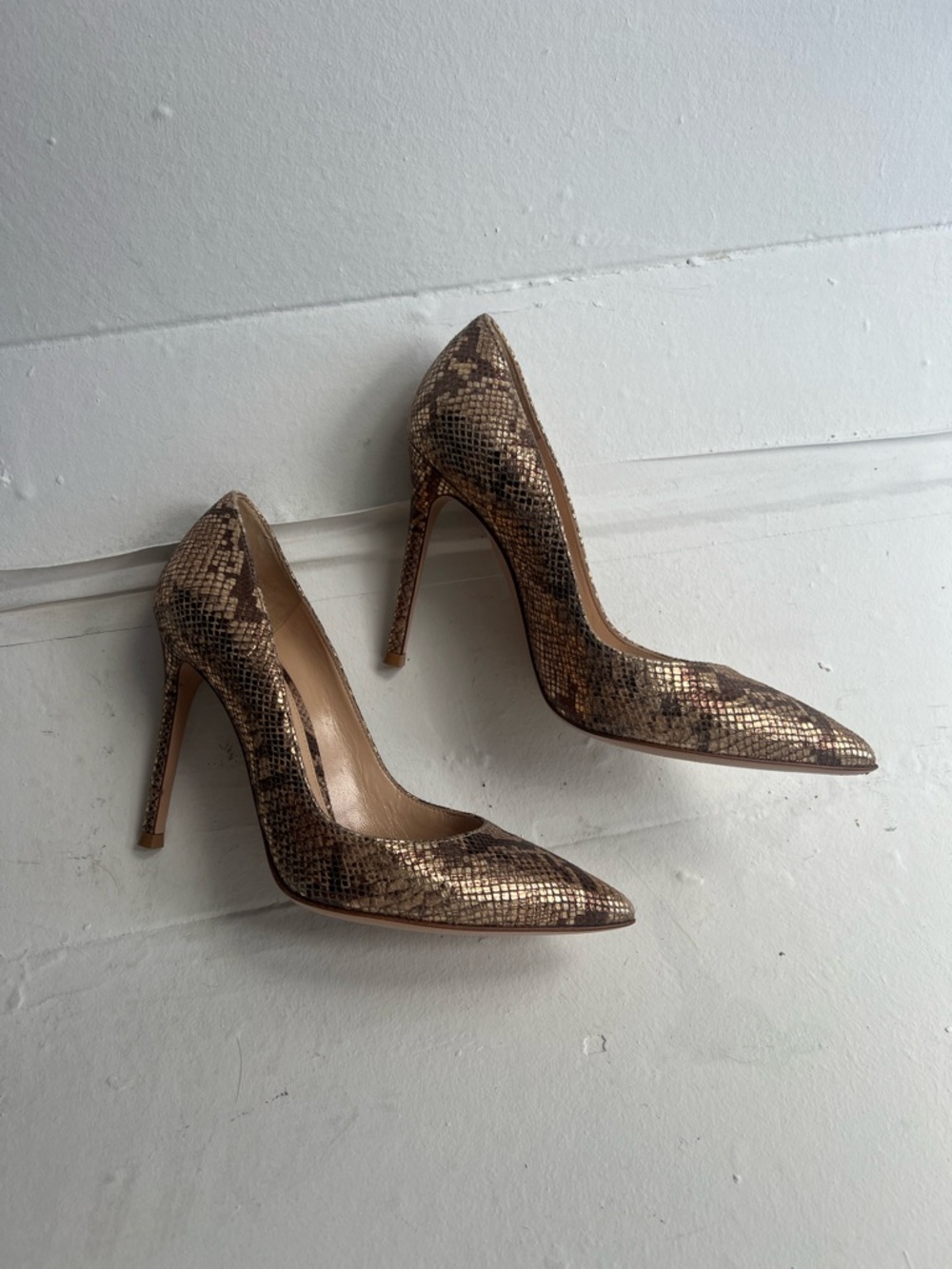 Gianvito Rossi Metallic Gold Snake-Print Pointed-Toe Pumps 35.5